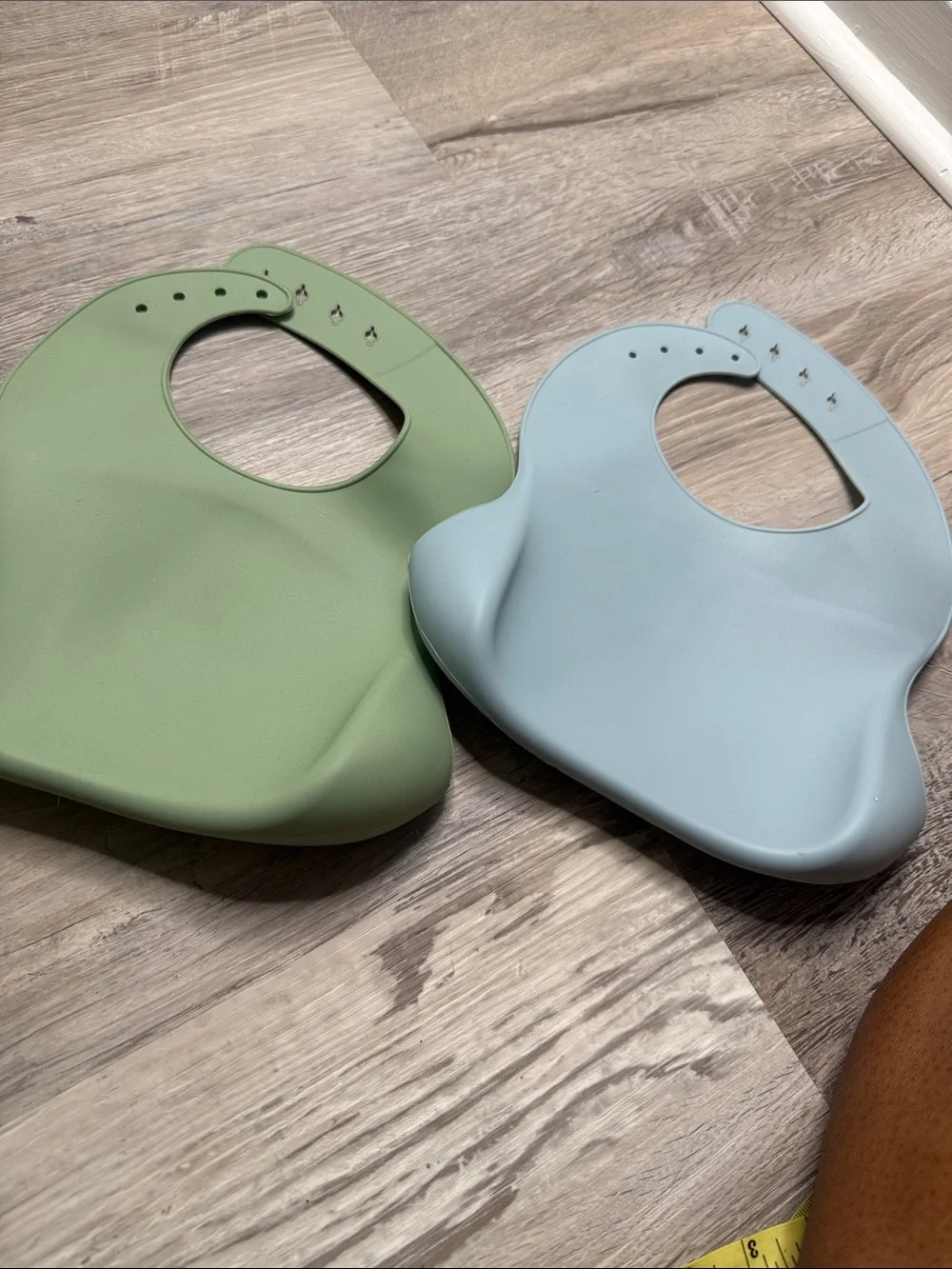 Silicone Baby Bib with Catcher Pocket - Green & Light Blue